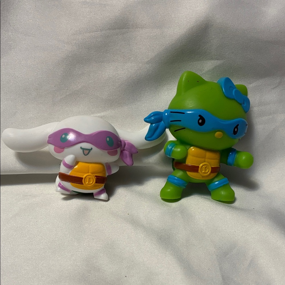 Sanrio Teenage Mutant Ninja Turtles Cinnamon Roll Hello Kitty Figurine Set